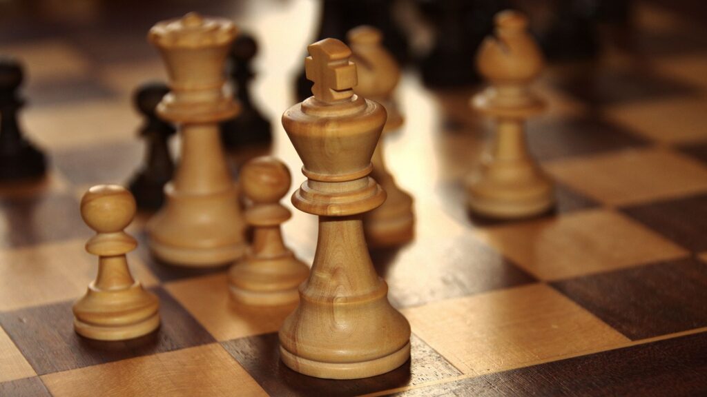 Piezas de ajedrez sobre tablero