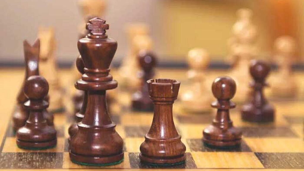 Enroque del rey negro en el ajedrez