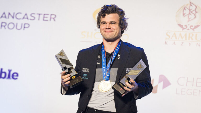 Magnus Carlsen conquista la triple corona 2022